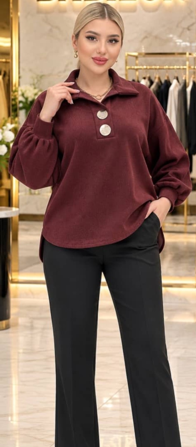 Haut bordeaux à boutons décoratifs